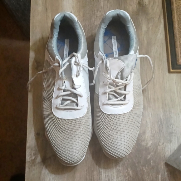 Golf Shoes  size 11 - Picture 1 of 4